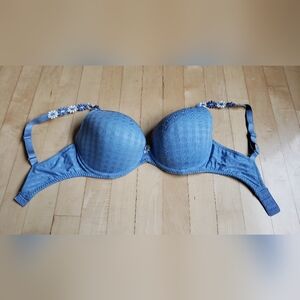 Light blue bra, 32 F